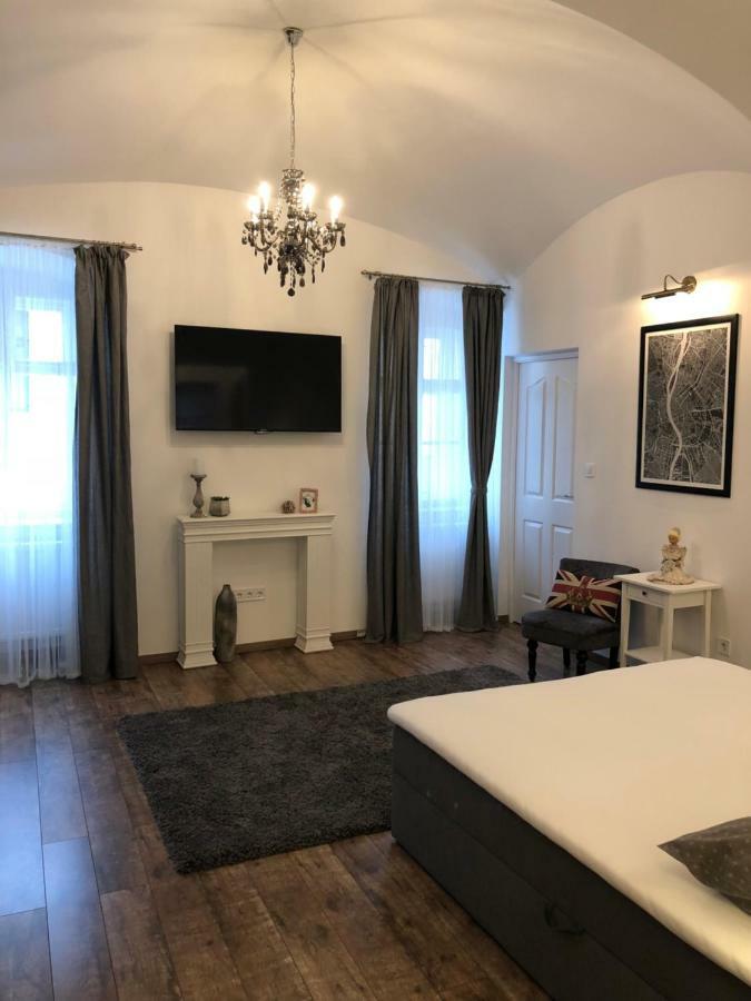 Frank Apartman Deluxe Villa Eger Exterior foto